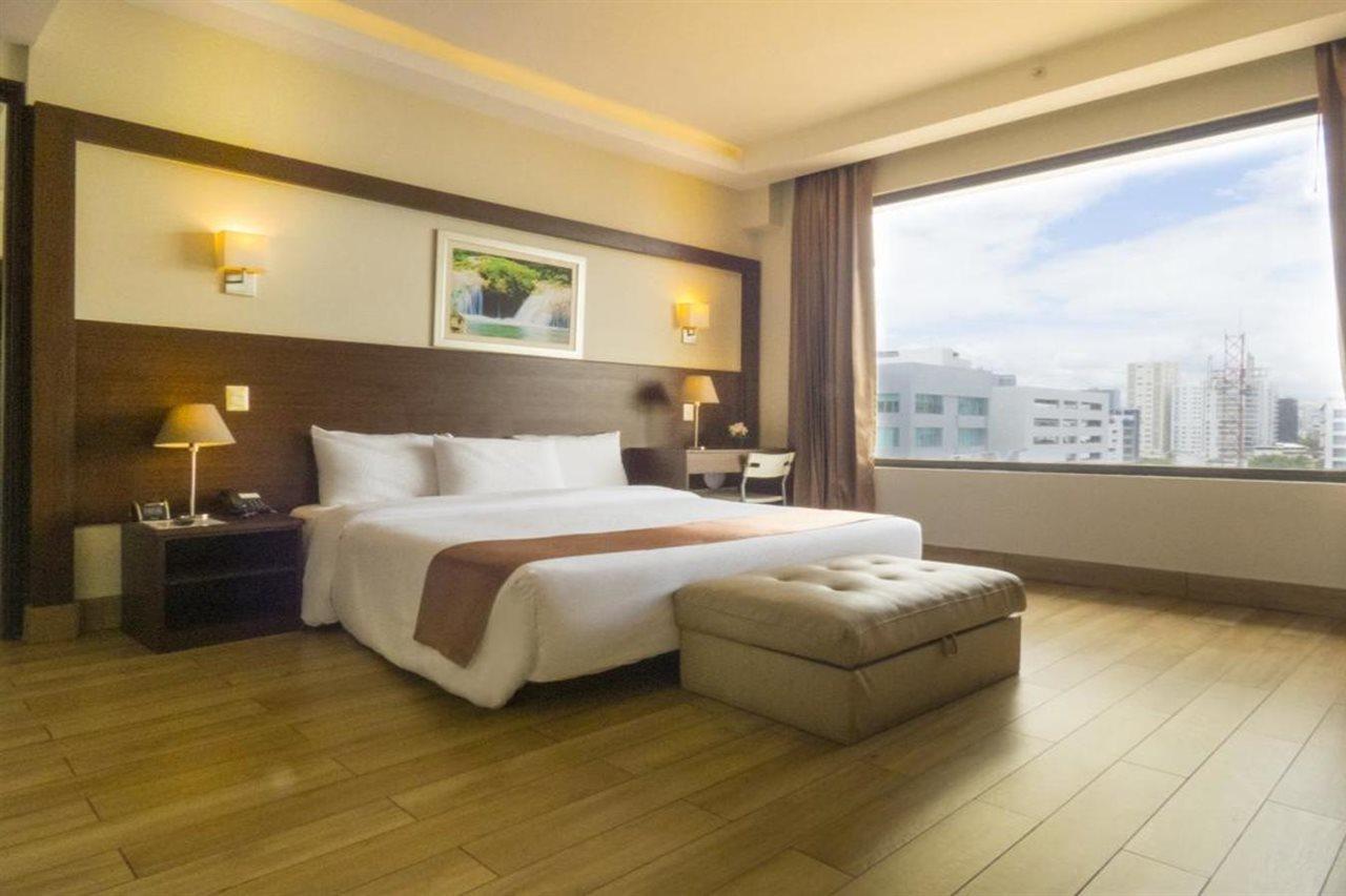 Weston Suites Hotel Santo Domingo Exteriör bild