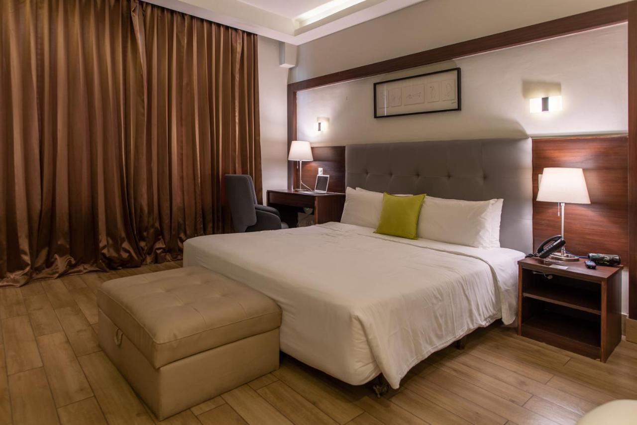 Weston Suites Hotel Santo Domingo Exteriör bild