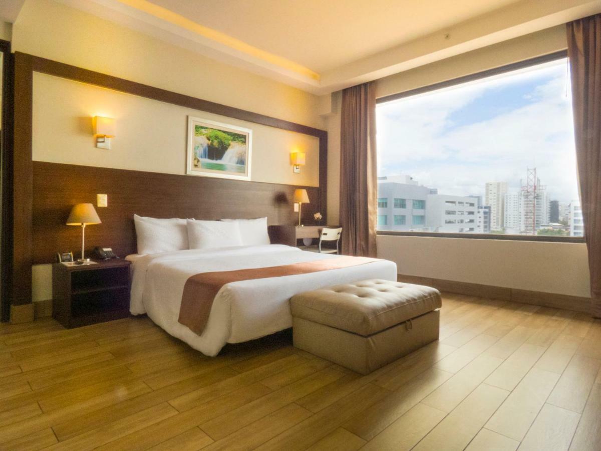 Weston Suites Hotel Santo Domingo Exteriör bild
