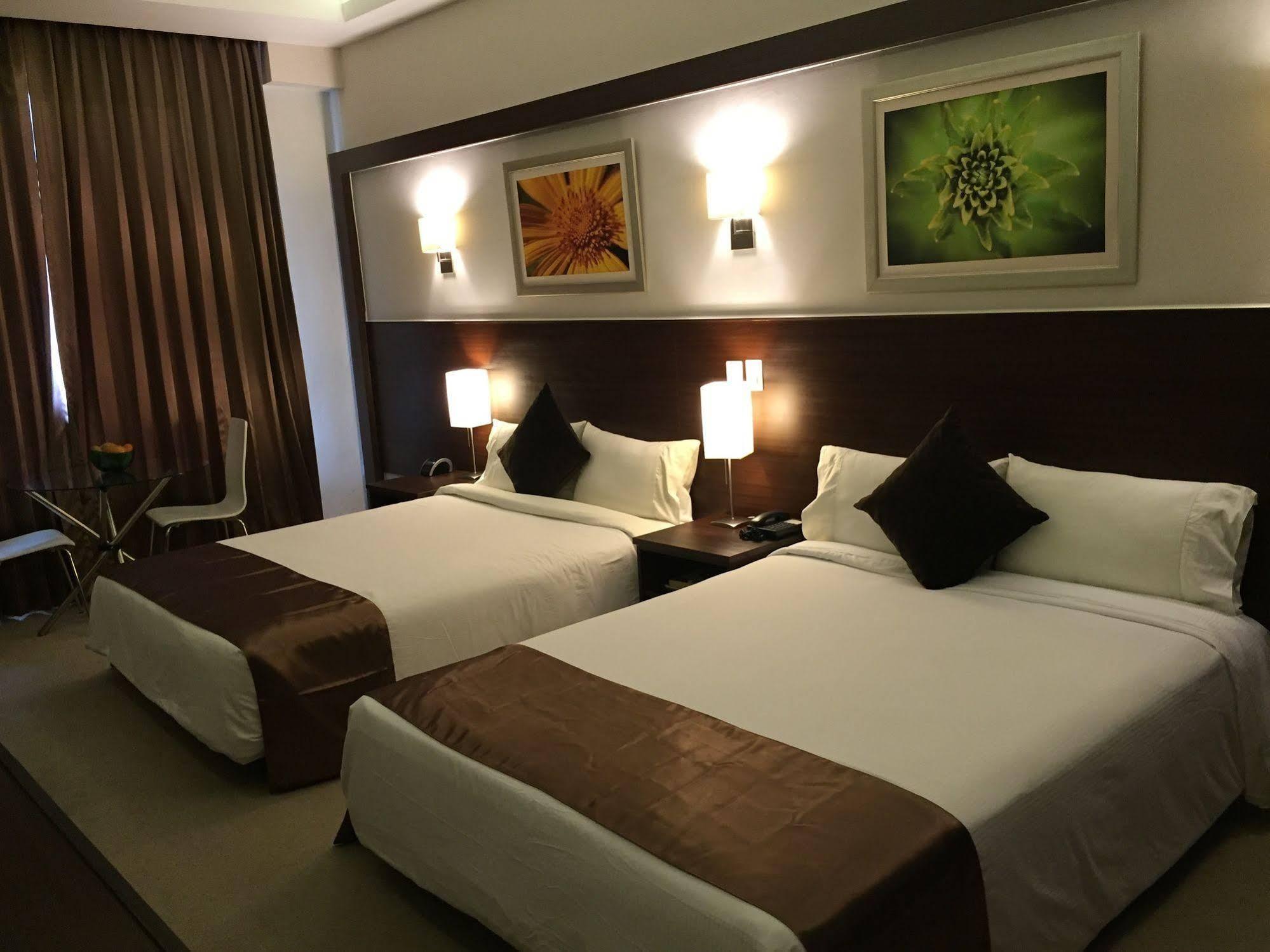Weston Suites Hotel Santo Domingo Exteriör bild